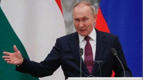 Russlands Präsident Wladimir Putin nutzte den Besuch von Ungarns Ministerpräsidenten Victor Orban zu scharfen Attacken gegen die USA und die Nato