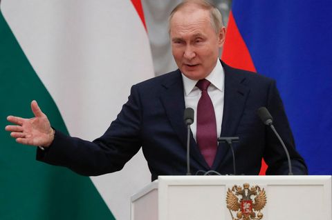 Russlands Präsident Wladimir Putin nutzte den Besuch von Ungarns Ministerpräsidenten Victor Orban zu scharfen Attacken gegen die USA und die Nato