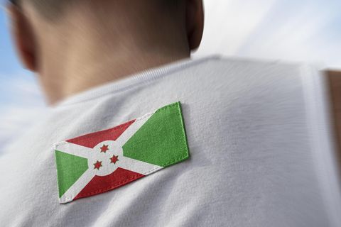 Burundi-Flagge auf einem Sport-Trikot