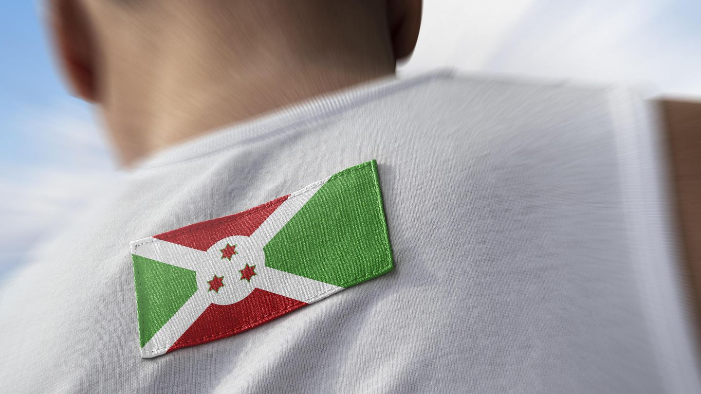 Burundi-Flagge auf einem Sport-Trikot