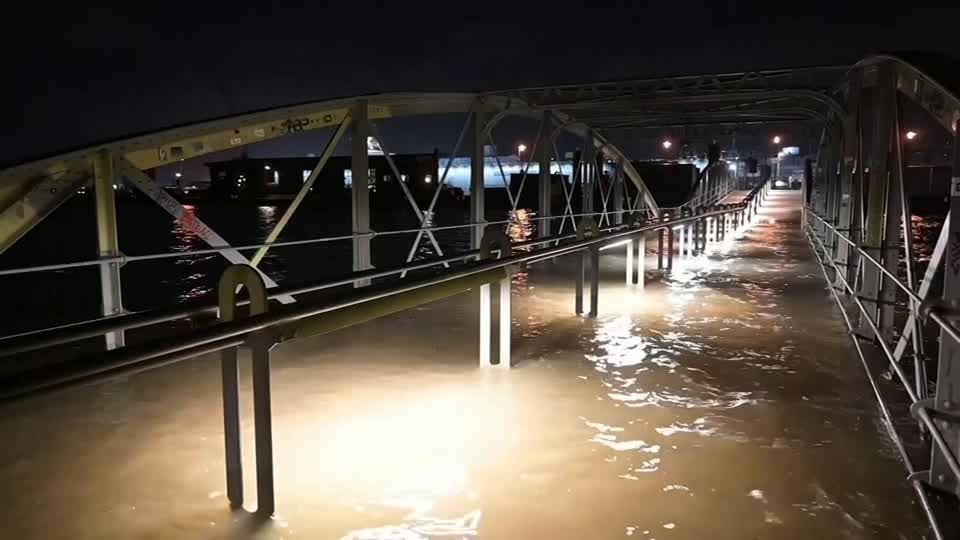 Video: Erneut: Hamburger Fischmarkt unter Wasser