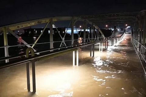 Video: Erneut: Hamburger Fischmarkt unter Wasser