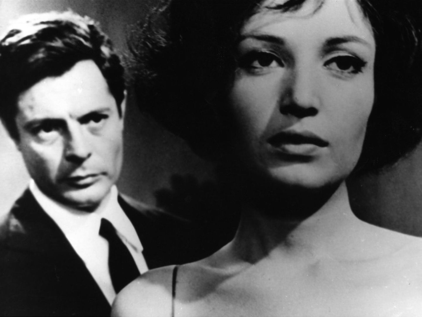 Ein Jahr später kam der zweite Film in die Kinos: "Die Nacht" spielen Vitti und Marcello Mastroianni ein entfremdetes Ehepaar. Die Kamera seziert den Zerfall der Beziehung gnadenlos. Das Lexikon des internationalen Films bezeichnet "Die Nacht" als "einen der einflussreichsten Filme des europäischen Nachkriegskinos".