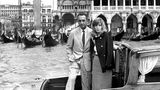 Der Meister und seine Muse: Vier Filme drehte Monica Vitti zusammen mit Michelangelo Antonioni: Nach der Trilogie der Jahre 1960-62 stand sie 1964 in dem Drama "Die rote Wüste" vor der Kamera. Der Film wurde im gleichen Jahr bei den Internationalen Filmfestspielen von Venedig mit dem Goldenen Löwen ausgezeichnet.