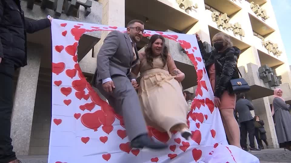 Video: 2. 2. 22 - Andrang beim Standesamt
