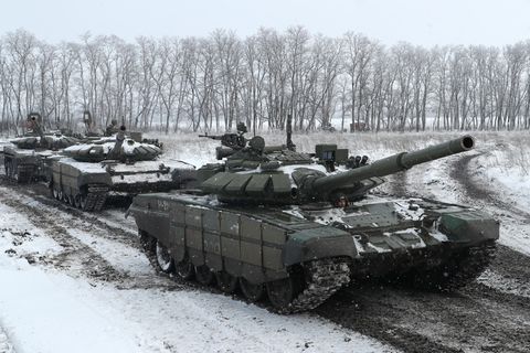 Rund um die Ukraine halten russische Streitkräfte Manöver ab.