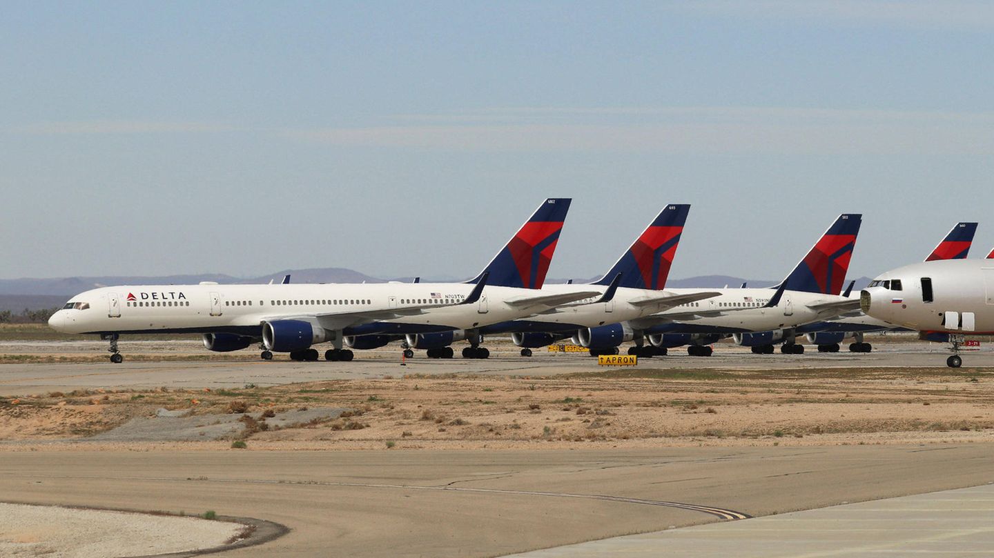Geparkte Boeing 757 von Delta in Victorville, Kalifornien Geparkte Boeing 757 von Delta in Victorville, Kalifornien