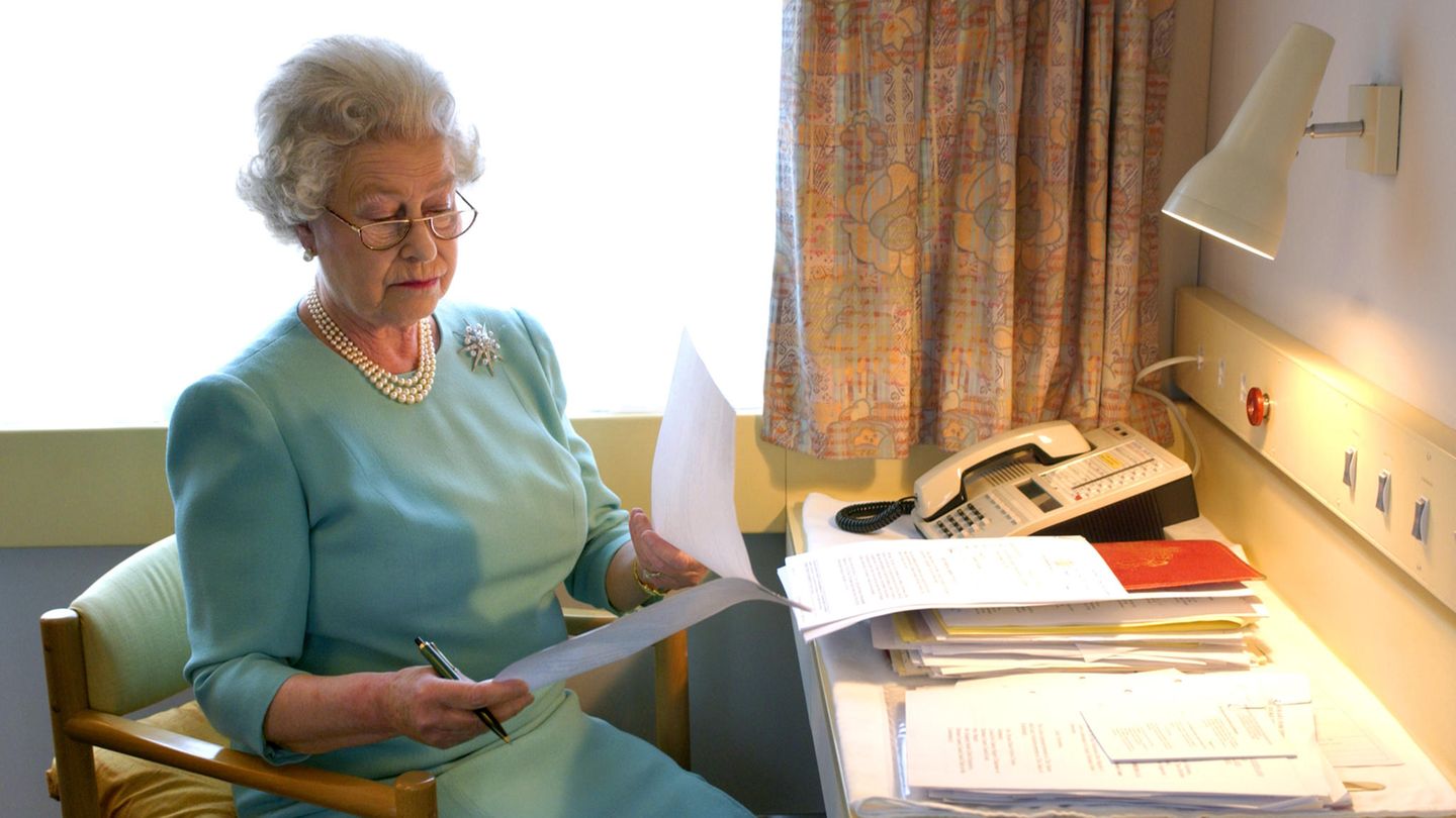 Queen’s Jubilee: High quality merchandise printed with an embarrassing mistake