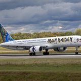 Boeing 757 mit Iron Maiden Lackierung