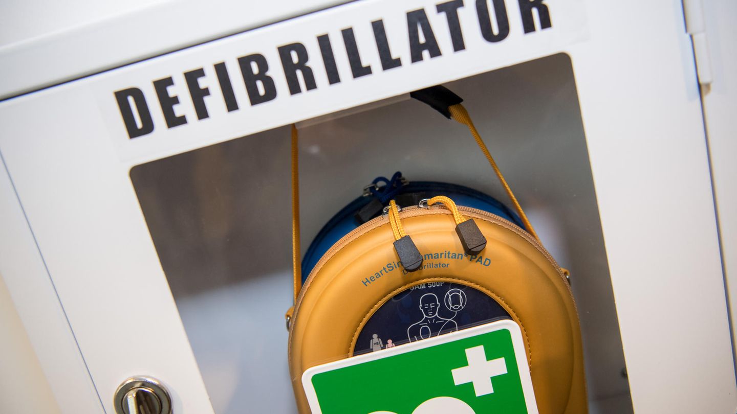 Greek footballer dies on the field after cardiac arrest