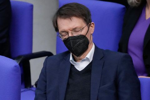 Karl Lauterbach muss gerade viele Probleme gleichzeitig lösen.