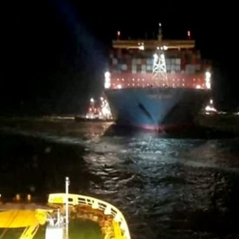 Video: Containerschiff vor Wangerooge freigeschleppt