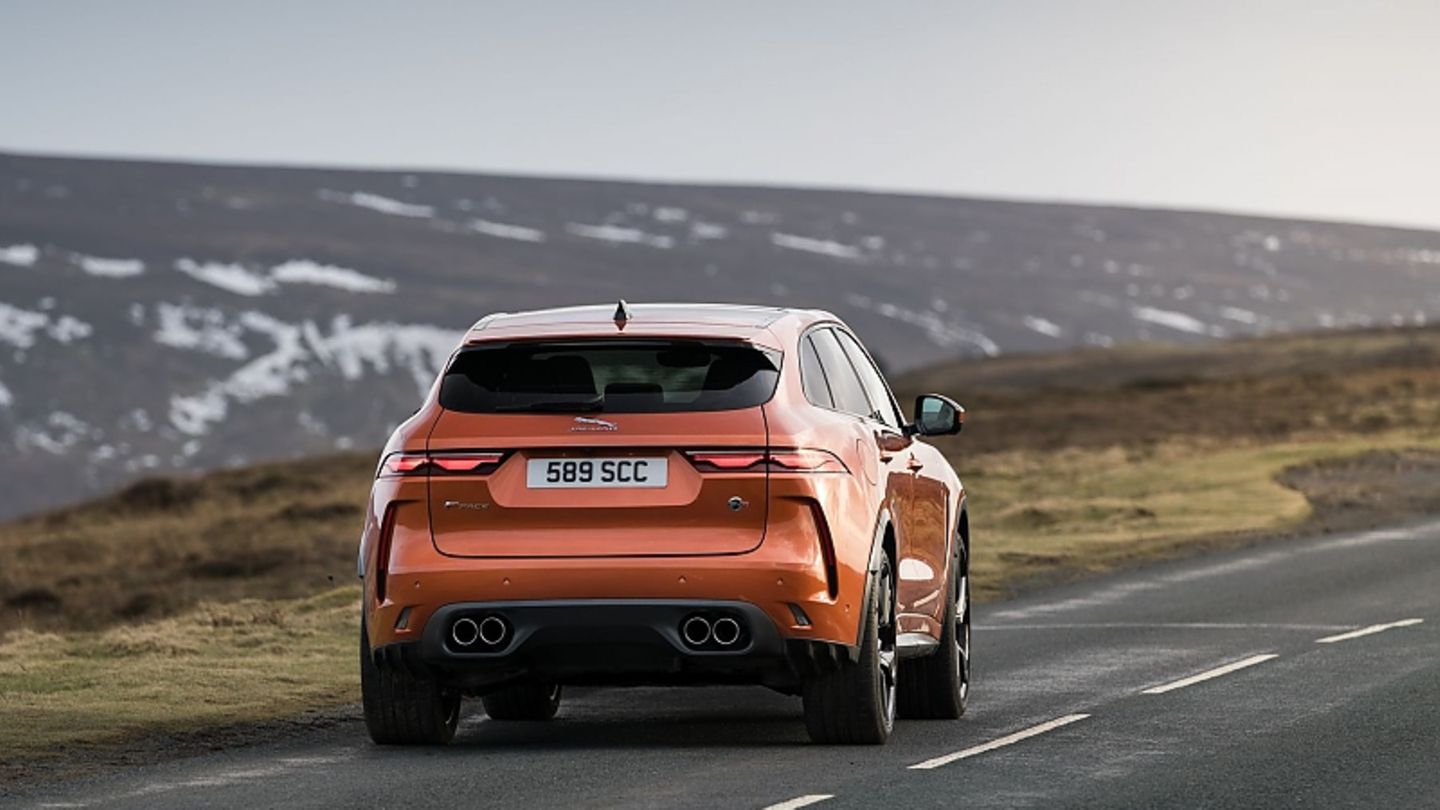 Jaguar F-Pace SVR: Thick cheeks