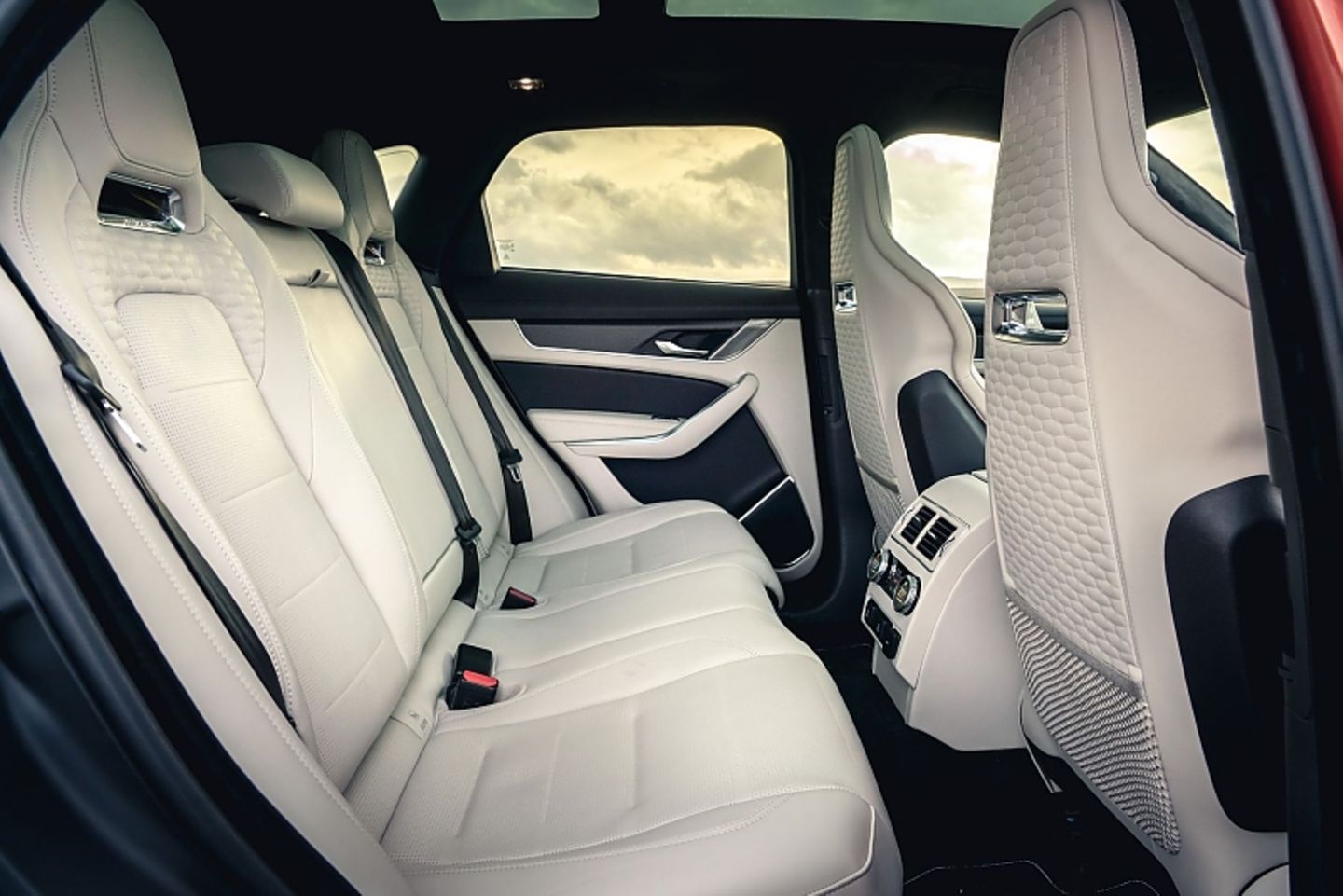 Jaguar F-Pace SVR