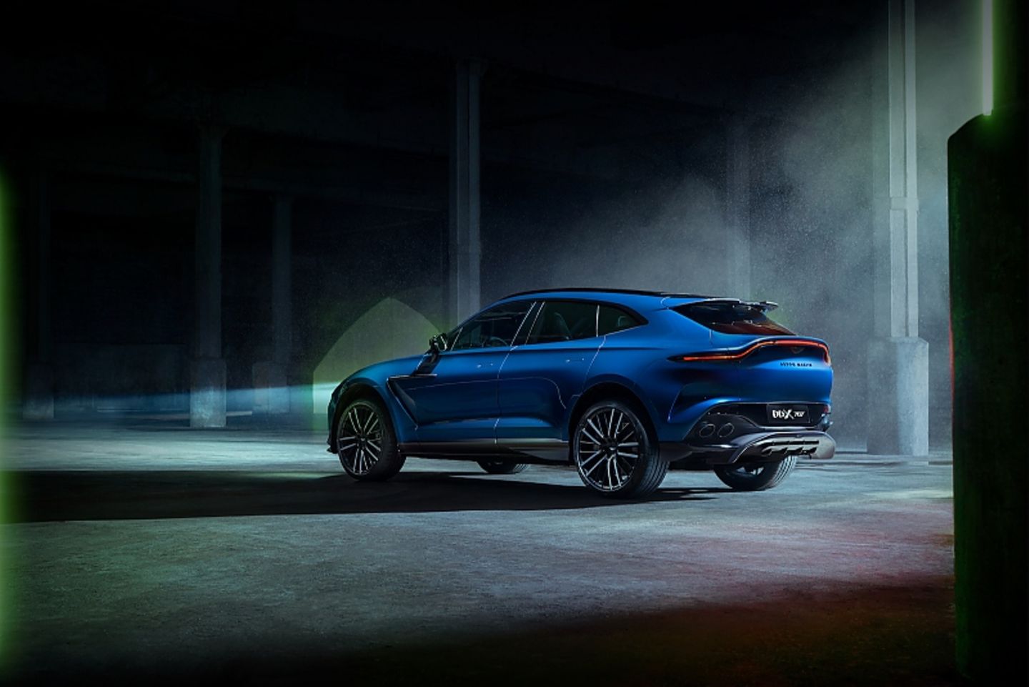 Aston Martin DBX 707