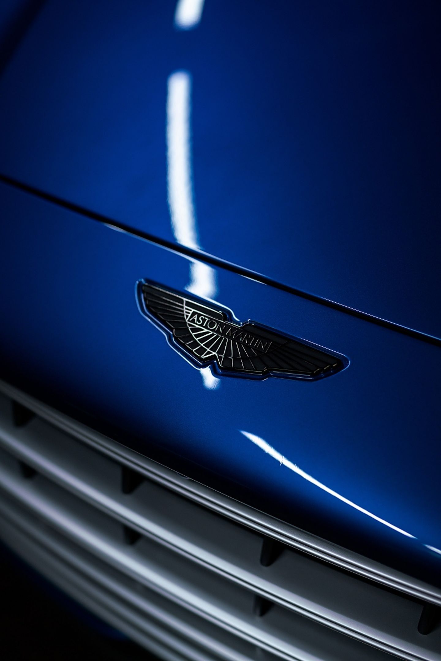 Aston Martin DBX 707