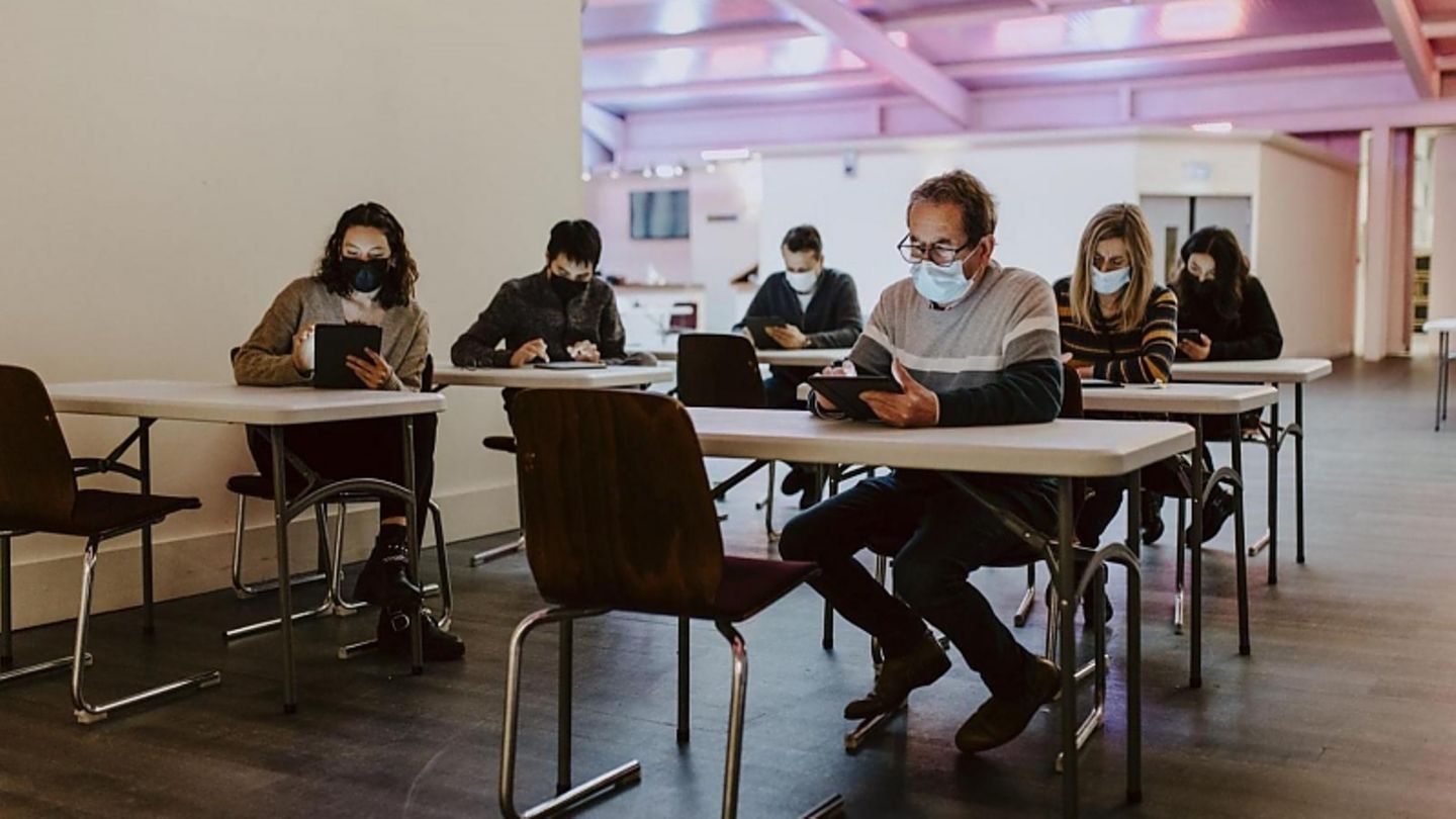 Behind the scenes of the secret customer clinics: a look into the crystal ball