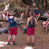 Die Begeisterung der Team-Kollegen hält sich erwartungsgemäß in Grenzen. "Ich finde, das hätte er sich vorher überlegen müssen", klagt Schauspieler Eric Stehfest im Nachhinein im Dschungeltelefon.