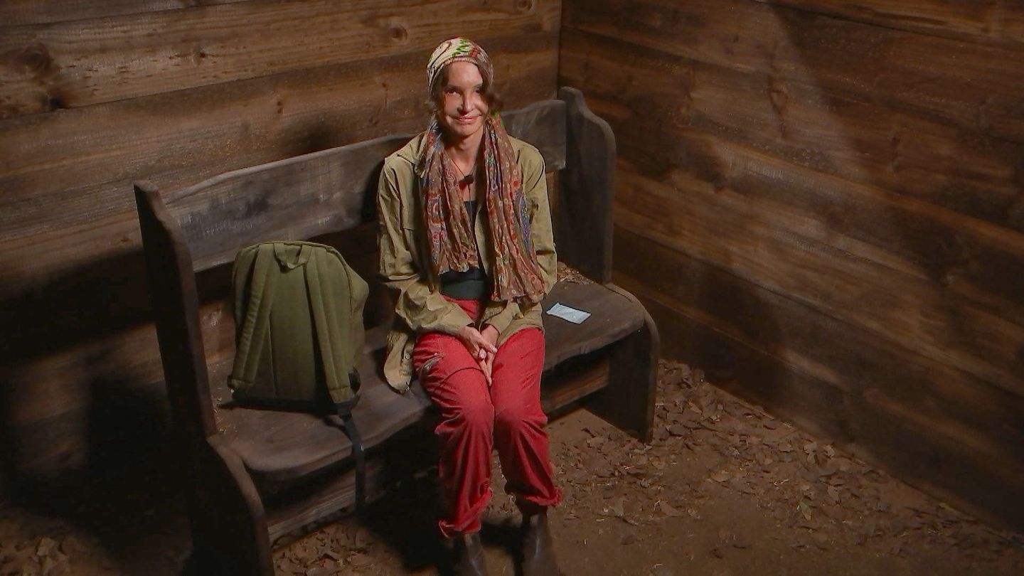 Für Anouschka ist in der Nacht die Show zuende: Als letzte Frau verlässt auch sie das Camp schon vor dem Halbfinale. Traurig ist sie darüber nicht. "Ich kann hier nicht bleiben, mir ist super, super schlecht", hatte sie den Moderatoren gestanden.