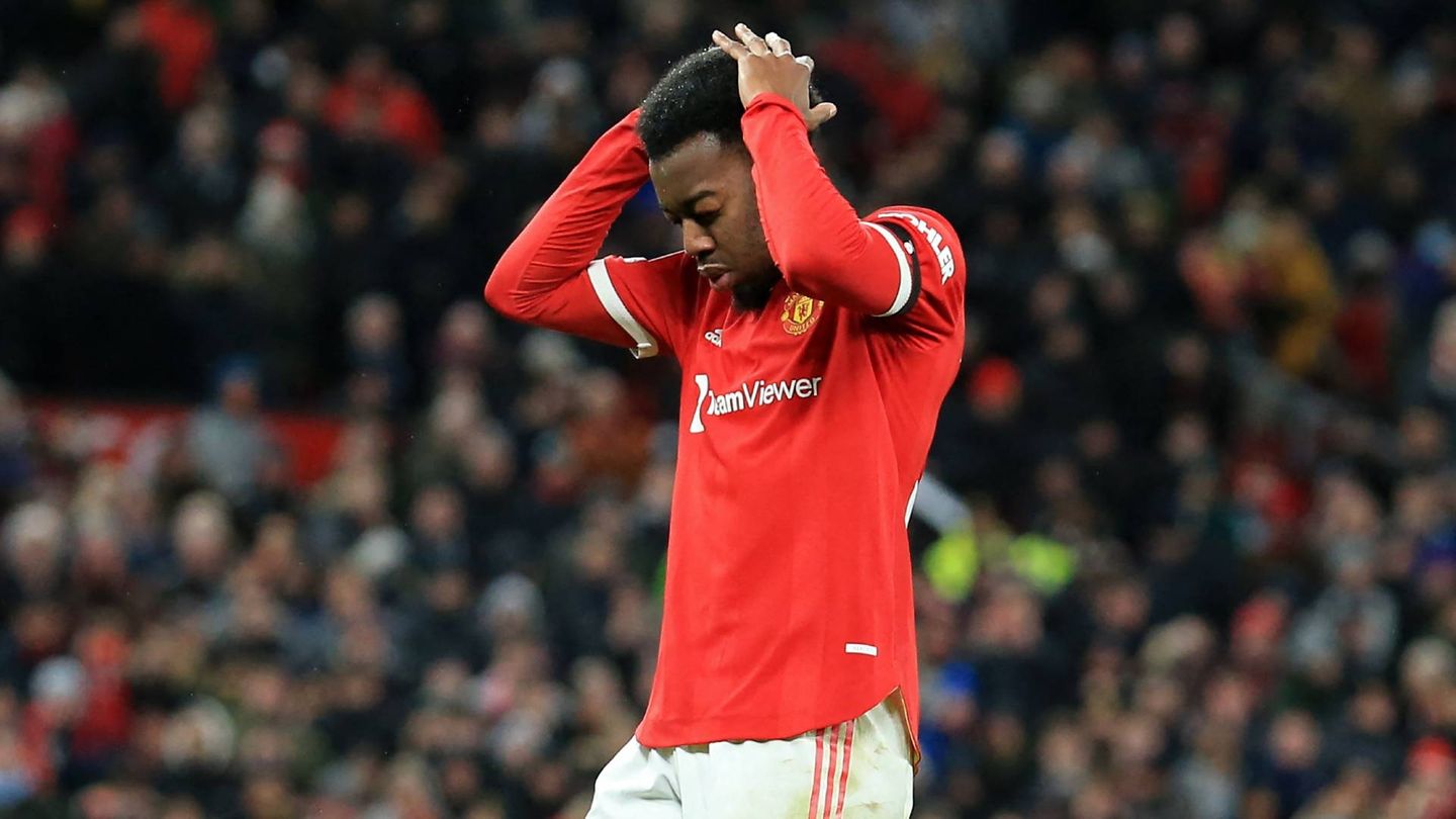 Manchester United: Anthony Elanga racially insulted after penalty miss