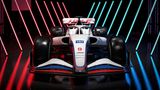 Der Frontflügel ist beim VF-22 viel schmaler als beim Vorgänger Modell, die Flügel sind geschwungener.  Mick Schumacher soll in dem neuen Auto endlich konkurrenzfähig sein, und nicht immer nur gegen den eigenen Teamkameraden Nikita Masepin fahren.