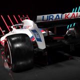 Es handelt sich bei diesen Computerbildern um einen Entwurf. Der Wagen besteht bislang nur aus seinen Einzelteilen, zusammengebaut wird er erst, wenn die ersten Tests in Barcelona vom 23. bis zum 25. Februar anstehen. Das bricht die Stunde der Wahrheit für Haas und Schumacher an.