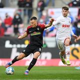 Auch ohne den mit Corona infizierten Trainer Steffen Baumgart hat der 1. FC Köln seinen Aufwärtstrend in der Fußball-Bundesliga fortgesetzt und ist inzwischen ein ernsthafter Europacup-Kandidat. Die von Co-Trainer André Pawlak betreuten Kölner gewannen gegen den SC Freiburg mit 1:0 (1:0) und schoben sich bis auf einen Punkt an die fünftplatzierten Freiburger heran. Torschütze des Tages war vor den erlaubten 10.000 Zuschauern wieder einmal Anthony Modeste mit seinem 14. Saisontreffer (23.). Freiburgs Pechvogel war der ansonsten starke Nationalspieler Nico Schlotterbeck, der das Tor mit einem Fehler ermöglichte und dann beim vermeintlichen Ausgleich durch Roland Sallai im Abseits stand (49.).