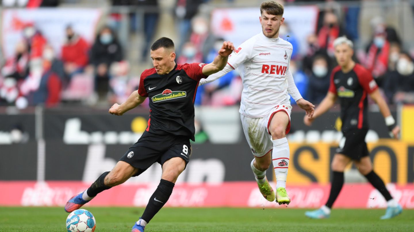 Auch ohne den mit Corona infizierten Trainer Steffen Baumgart hat der 1. FC Köln seinen Aufwärtstrend in der Fußball-Bundesliga fortgesetzt und ist inzwischen ein ernsthafter Europacup-Kandidat. Die von Co-Trainer André Pawlak betreuten Kölner gewannen gegen den SC Freiburg mit 1:0 (1:0) und schoben sich bis auf einen Punkt an die fünftplatzierten Freiburger heran. Torschütze des Tages war vor den erlaubten 10.000 Zuschauern wieder einmal Anthony Modeste mit seinem 14. Saisontreffer (23.). Freiburgs Pechvogel war der ansonsten starke Nationalspieler Nico Schlotterbeck, der das Tor mit einem Fehler ermöglichte und dann beim vermeintlichen Ausgleich durch Roland Sallai im Abseits stand (49.).