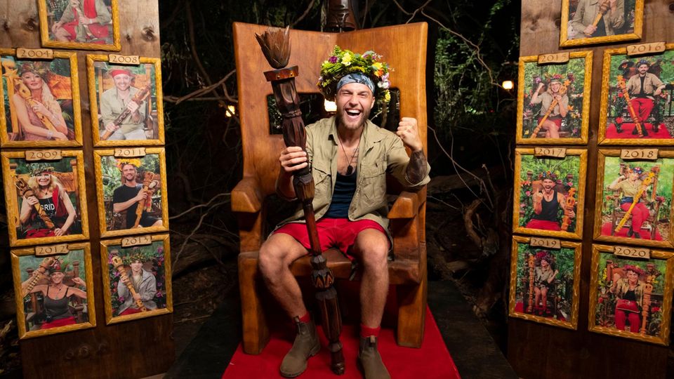 Der Dschungelkönig auf seinem Thron: Filip Pavlović  hat die aktuelle Staffel von "Ich bin ein Star, holt mich hier raus" gewonnen