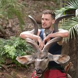 Dann war Eric dran. Zur Prüfung "Porthos" als Hauptgang geladen, durfte er allerlei Leckereien aus der Region kosten. Der Kudukopf war aber leider nicht nur zur Zierde da,...