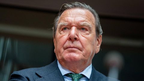 Gerhard Schröder ist in in seiner Partei mittlerweile vollkommen isoliert