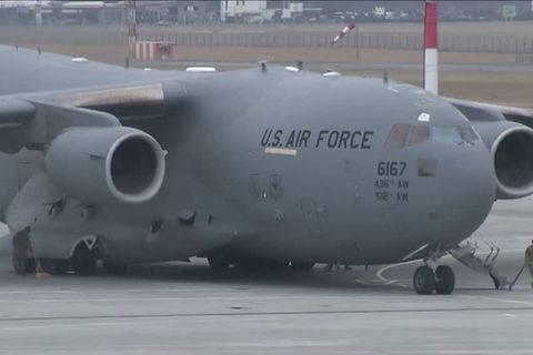 Video: US-Truppen erreichen Polen, Moskau schickt Flugzeuge nach Belarus