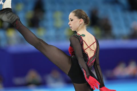 Kamila Walijewa skatet während des Frauen-Einzellauf-Kür-Team-Events am dritten Tag der Olympischen Winterspiele 2022