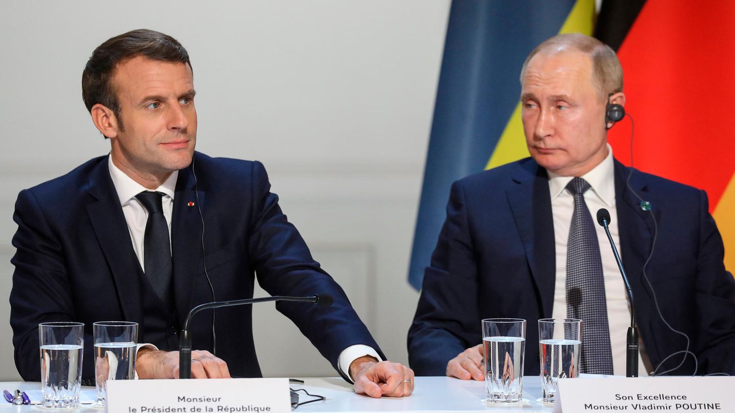Frankreichs Präsident Emmanuel Macron und Russlands Präsident Wladimir Putin