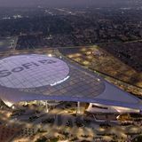 Auch von außen ist die Arena und das Areal pompös. An der rechten Spitze findet sich das Youtube Theatre, eine eigene Veranstaltungslocation mit 6000 Plätzen. Ein Meisterwerk ist auch das Dach aus 35.000 Aluminium-Panelen. In einen Teil sind LED-Anzeigen eingebaut, sodass das Dach als Display genutzt werden kann.