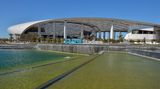 Das komplette Areal befindet sich auf einer ehemaligen Rennstrecke und umfasst nicht nur das Stadion. Ein künstlicher See und ein Naturpark, beide frei zugänglich, sind weitere Höhepunkte unmittelbar vor dem Stadion. Unter dem Areal, das doppelt so groß ist wie der Vatikan, befinden sich Zisternen, in denen das Regenwasser gesammelt wird und das für die komplette Bewässerung des Parks ausreicht.