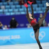 Während ihr Kurzprogramm einem romantischen Motiv folgte, in dem Walijewa nach eigener Beschreibung einem Schmetterling in einen Traum folgt, wurde es in der Kür leidenschaftlich. Zu den Klängen von Maurice Ravels "Bolero" lieferte sie eine erstaunlich reife Darstellung.