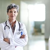 Ärzte: Mittleres Gehalt 78.300 Euro  nach Berufserfahrung: 1-2 Jahre (52.000 Euro), 3-5 Jahre (62.400 Euro), 11-25 Jahre (109.800 Euro)