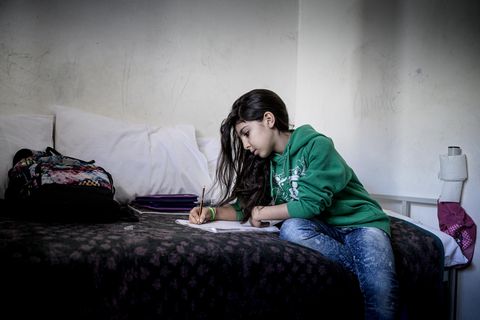 Maha war mit ihren Eltern aus dem Iran geflohen, sie wurden in einem Familiencamp in Bosnien untergebracht. Nun durften sie ausreisen.