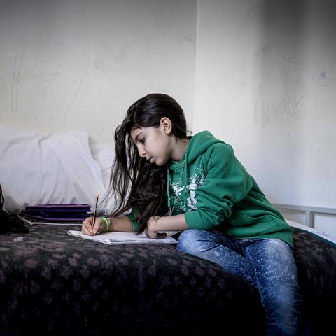Maha war mit ihren Eltern aus dem Iran geflohen, sie wurden in einem Familiencamp in Bosnien untergebracht. Nun durften sie ausreisen.