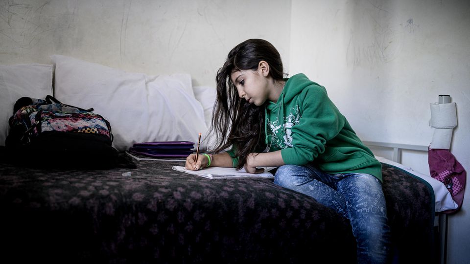 Maha war mit ihren Eltern aus dem Iran geflohen, sie wurden in einem Familiencamp in Bosnien untergebracht. Nun durften sie ausreisen.