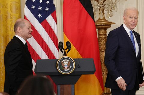Olaf Scholz und Joe Biden bei einer Pressekonferenz in Washington