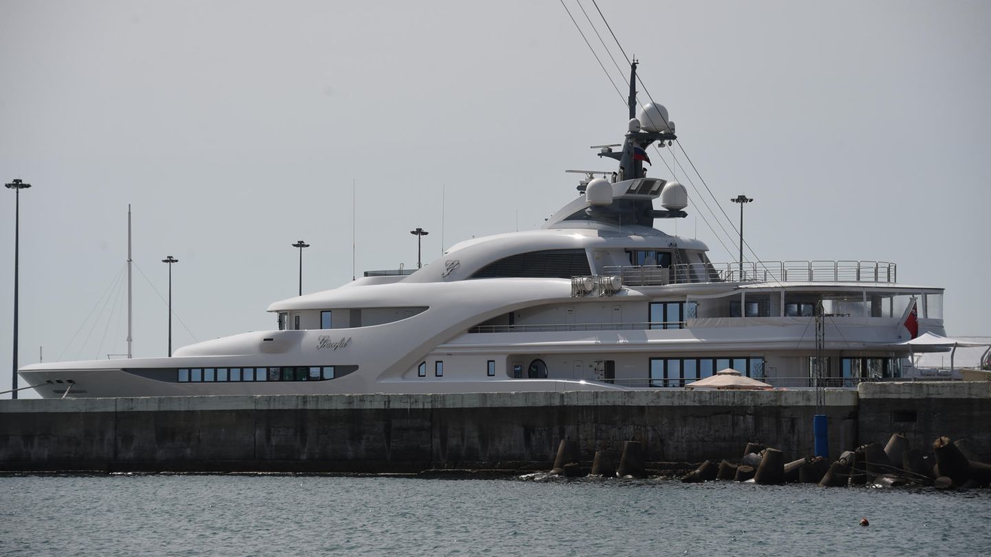 Die "Graceful" im Hafen von Sotschi im Schwaren Meer
