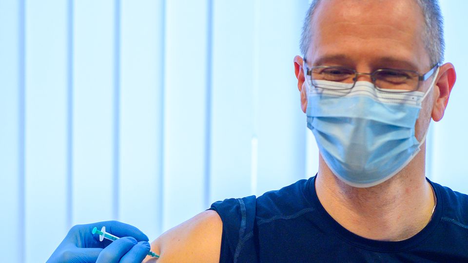 5000 euro bonus for corona vaccination: company pays employees a bonus for the prick
