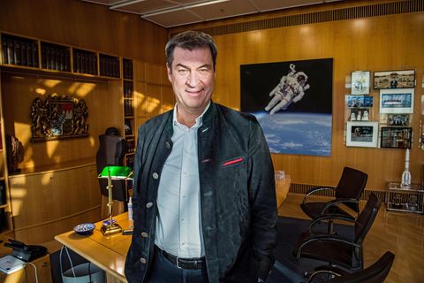 Markus Söder in seinem Büro