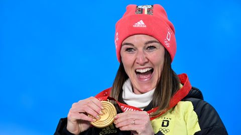 Denise Herrmann bejubelt ihr Olympia-Gold