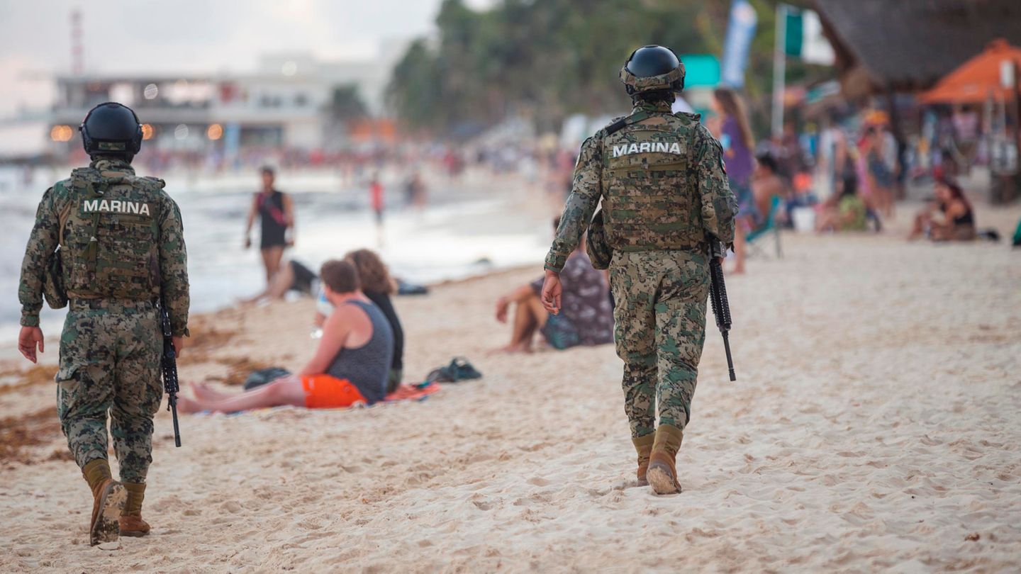 Mexican holiday region has a violence problem shots fired on the beach