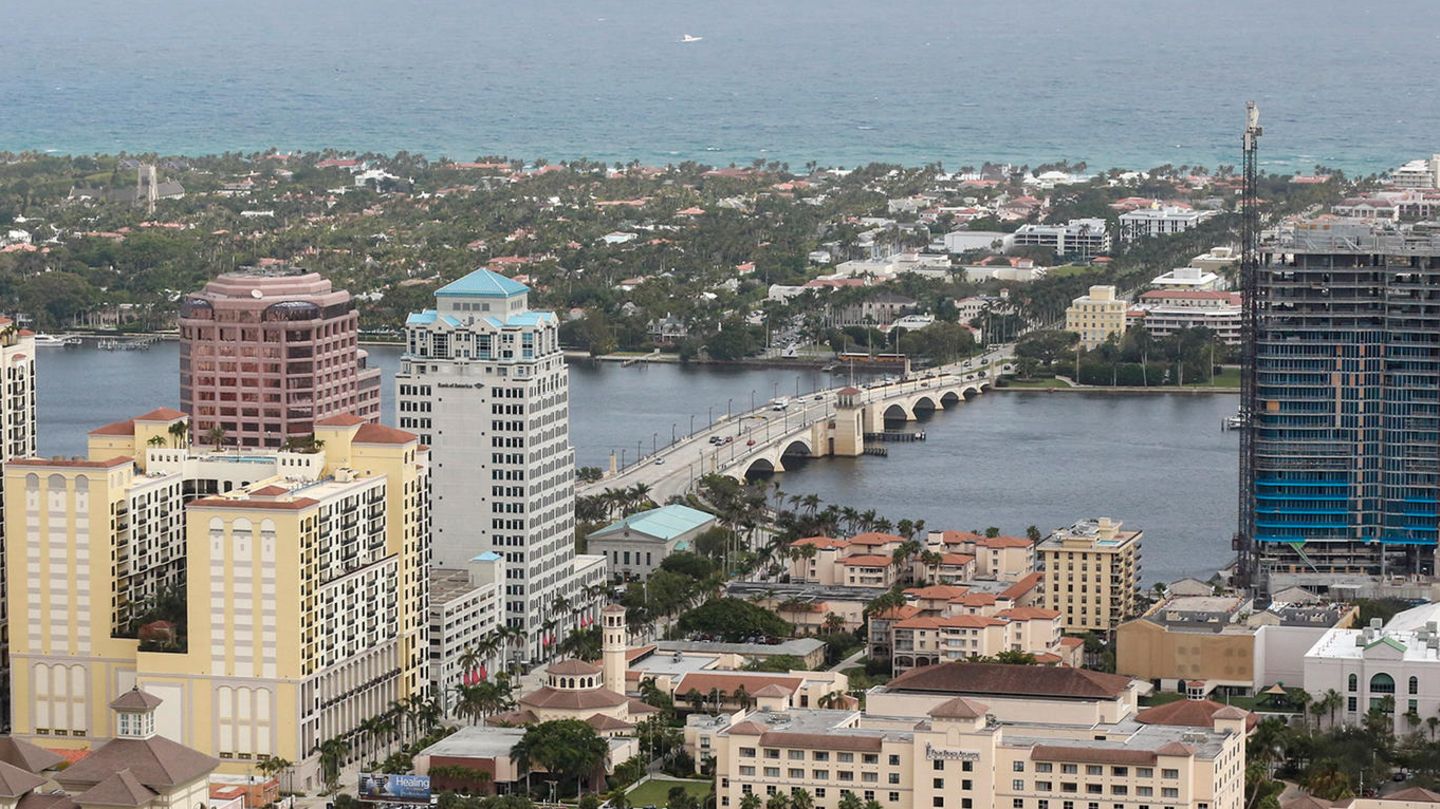 Eine Luftaufnahme der Royal Park Bridge in Florida
