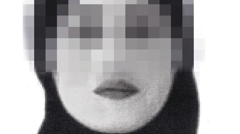 Verpixeltes schwarz-weiß Porträt einer Frau mit Kopftuch