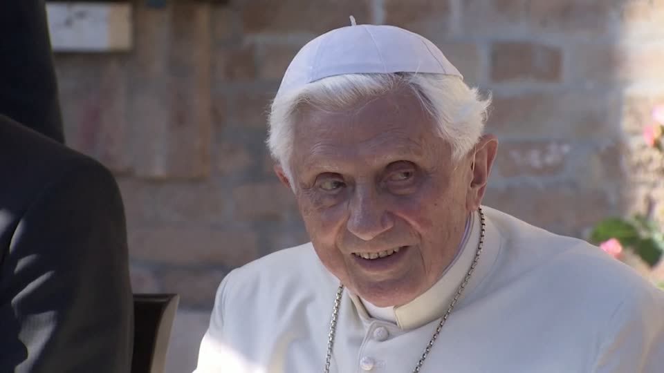 Video: Ehemaliger Papst Benedikt räumt "Fehler" im Umgang mit Missbrauchsfällen ein Video: Ehemaliger Papst Benedikt räumt "Fehler" im Umgang mit Missbrauchsfällen ein